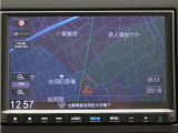 純正8インチベーシックインターナビ(VXM-225VFEi)&バックカメラが装備されているので、普段の使い勝手もロングドライブも快適です。