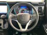 インテリアに合わせたデザインのステアリングは、運転される方のことも考え、運転しやすい形状、大きさです。是非一度、実際に触ってお確かめください。