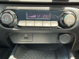 車内の温度管理がワンタッチで簡単に出来るのがオートエアコンです。これでいつでも快適ドライブが出来ますね!