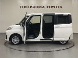 【まるごとクリーニング】シートを取り外し、車内を徹底洗浄。隅々まで丁寧に仕上げています。