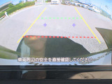 〔バックカメラ〕ギアをバックに入れると画面に自動的に後方映像が映し出され確認可能です。車庫入れなどの際に安全確認が出来て安心ですね。
