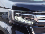 【ヘッドライト】省電力で長寿命の明るく運転しやすいLEDヘッドランプです。明るく照らすので暗い夜道からお客様を守ってくれます。