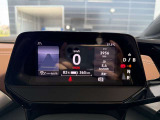 液晶モニターには車速や充電状況など様々な表示が可能です。