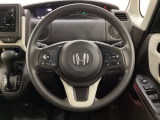 ハンドルにHondaセンシング系のクルーズコントロールやレーンキープアシストなどのスイッチと、オーディオの操作スイッチが装備されています。ハンドルから手を離さず安全に操作できます。