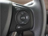 ◆アダプティブクルーズコントロール◆予め設定した車速内でクルマが自動的に加減速。前走車との適切な車間距離を維持しながら追従走行します。【LKAS】車線維持支援システムでステアリング操作を支援。
