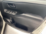 【パワーウインドウ】運転席のスイッチで、各席の窓ガラスの開閉ができます!あると便利ですよね!