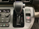 バックでの車庫入れも安心です! リアカメラが付いているバックモニター付のナビを装備しております。バンパーについているソナーや、操作線もついており距離感も画面から確認できます。