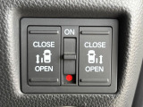 【両側パワースライドドア】スマートキーや運転席のスイッチで後席両側スライドドアの開閉が可能♪電動だから力を入れてドアを開ける必要が無く、小さなお子様でも簡単に開け閉めでき快適です♪