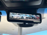 【デジタルインナーミラー】後席の大きな荷物や同乗者で後方が確認しづらい時でも安心!カメラが撮影した車両後方の映像をルームミラー内に表示。クリアな視界で状況の確認が可能です!
