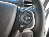 Hondaセンシングの機能のひとつ、アダプティブクルーズコントロール付!アクセルから足を離しても設定したスピードと前車との車間を保ち走行してくれます!車線維持もアシスト☆高速道路で疲労軽減ですね☆