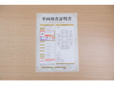 【車両検査証明書】店頭にてクルマの状態が一目で分かる検査証明書を公開中。トヨタ認定検査員が厳しく査定し、状態を点数と図解で表示しています。修復歴はもちろん、傷やヘコミの箇所や程度がご確認いただけます。