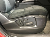 運転席は座面の上下調整ができ適切なドライビングポジションで運転できますよ♪