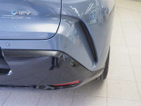 《インテリジェンスクリアランスソナー》駐車時など、低速走行時における衝突を緩和(ブレーキとアクセルを踏み間違えても、自動(被害軽減)ブレーキをかける装置です。