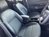 快適に運転できるドライブポジション!運転席シートリフターとシートスライドで、無理のない運転姿勢がとれます。