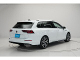 【パークアシスト】縦列駐車車庫入れの駐車時に、駐車可能スペースの検出とステアリング操作を自動で行い、駐車をサポートします