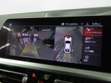 リアビューカメラ。ガイドラインとパークディスタンスコントロールで安全に車庫入れ可能。