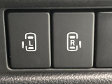 【両側パワースライドドア】スマートキーや運転席のスイッチで後席両側スライドドアの開閉が可能♪電動だから力を入れてドアを開ける必要が無く、小さなお子様でも簡単に開け閉めでき快適です♪