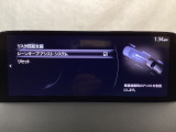 ハンドル操作をアシストすることにより車線からの逸脱回避を支援します。