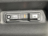 【ETC】有料道路を利用する際に料金所で停止することなく通過できる、ETC車載器(ノンストップ自動料金収受システム機器)が装備されています。セットアップを行うことで利用可能になります。