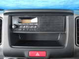 AM/FMラジオが装備されています。