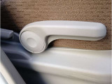 納車前整備は提携工場にて行い、納車時整備記録簿を発行いたします。基本交換消耗品については整備欄をご参照ください。