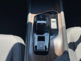 ノートオーラのシフトレバーです。停止を保持するオートホールド付電動パーキングブレーキ付です。