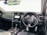 運転席まわりです。 各操作スイッチは使いやすい位置に配置されてます。