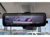 インテリジェント ルームミラーです。車両後方のカメラ映像をミラー面に映し出します。