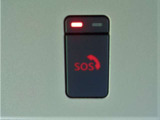 急病時や危険を感じた時、SOSコールスイッチを押すと専門のオペレータに繋がって、警察や消防への連携をサポートしてくれます。また、万が一の事故発生時には、エアバッグ展開と連動して自動通報します。別途契約要