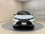 お車購入のポイントとなるフロントマスクです。上質で迫力あるデザインですね☆☆