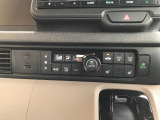 オートエアコン装着車で車内はいつも快適です!