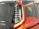 LEDテールライトです。省電力、高輝度のLEDは明るく照らすので夜間運転時の視認性を高めます。スタイリッシュな見た目で細かいところもこだわりたいあなたに!