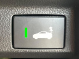 【アクティブスポイラー】車速に応じて自動昇降を行い、前後のリフトバランスを整えます。高速域での空力バランスが優れ、コーナリング性能が向上します。