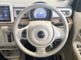 インテリアに合わせたデザインのステアリングは、運転される方のことも考え、運転しやすい形状、大きさです。是非一度、実際に触ってお確かめください。