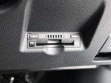 ETCで高速道路などの料金所をノンストップで通過することができます!