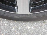 タイヤサイズは、155/65R14です。