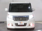 アイポイントを、見晴らしのよさと乗用車としての落ち着き感を適度にバランスさせた高さ頭上のゆとり、そして足元の広さ。コンパクトカーとは思えないほど広々とした空間です。自然とみんなの笑顔がひろがります。