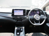 ノートの運転席周りです。