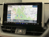 純正ナビを装備。タッチパネル式で使いやすく、お出かけもラクラクです。