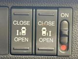【両側パワースライドドア】スマートキーや運転席のスイッチで後席両側スライドドアの開閉が可能♪電動だから力を入れてドアを開ける必要が無く、小さなお子様でも簡単に開け閉めでき快適です♪