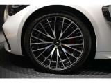 メルセデスの認定中古車「サーティファイドカー」では、万一お車が故障した場合も、ご購入後1年間もしくは2年間※は走行距離にかかわらずメルセデス・ベンツ正規サービスネットワークで無料修理いたします