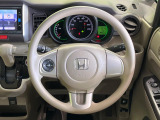 【ステアリングスイッチ】運転中、前方から目線をそらすことなく、オーディオ等の操作が可能な便利機能!安心&快適なドライブを演出してくれます♪