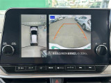 【アラウンドビューモニター】まるでクルマを真上から見下ろしたかのような視点で駐車をサポートします!クルマの斜め後ろや真横など、前後左右の4つのカメラの映像が合成されて、モニターに映し出されます。