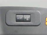 ステアリングスイッチはハンドルを握ったままで各種装備の設定・オーディオの操作が可能。その他衝突軽減ブレーキの設定や踏み間違い等も・・・