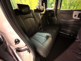 後部座席も気になるようなキズ・汚れやへたり等、大きなダメージはなく、良好な状態です。