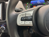 ステアリングにオーディオ操作スイッチが付いています。オーディオ画面に直接タッチしなくても操作が出来ますので、運転に集中できます。