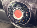 【オートエアコン】一度お好みの温度に設定すれば、車内の温度を検知し風量や温度を自動で調整。暑い&hellip;寒い&hellip;と何度もスイッチ操作をする必要はありません。快適な車内空間には必須の機能ですね♪