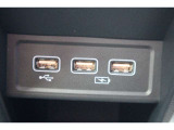 便利なUSBチャージャー付です。