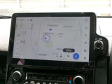 DCM(専用通信機)を装備したコネクティッドナビです。なお無償でのご利用期間は限定(令和10年5月まで)されています。詳しくは営業スタッフにお問い合わせください。
