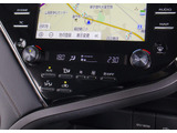 ★使いやすさや安全性を追求したステアリング周り!高級車ゆえにスイッチ類が多いのも特徴ですね!考え尽くされた配置ですぐに使いこなす事が出来ますのでご安心下さい!是非、体感してみて下さい!!